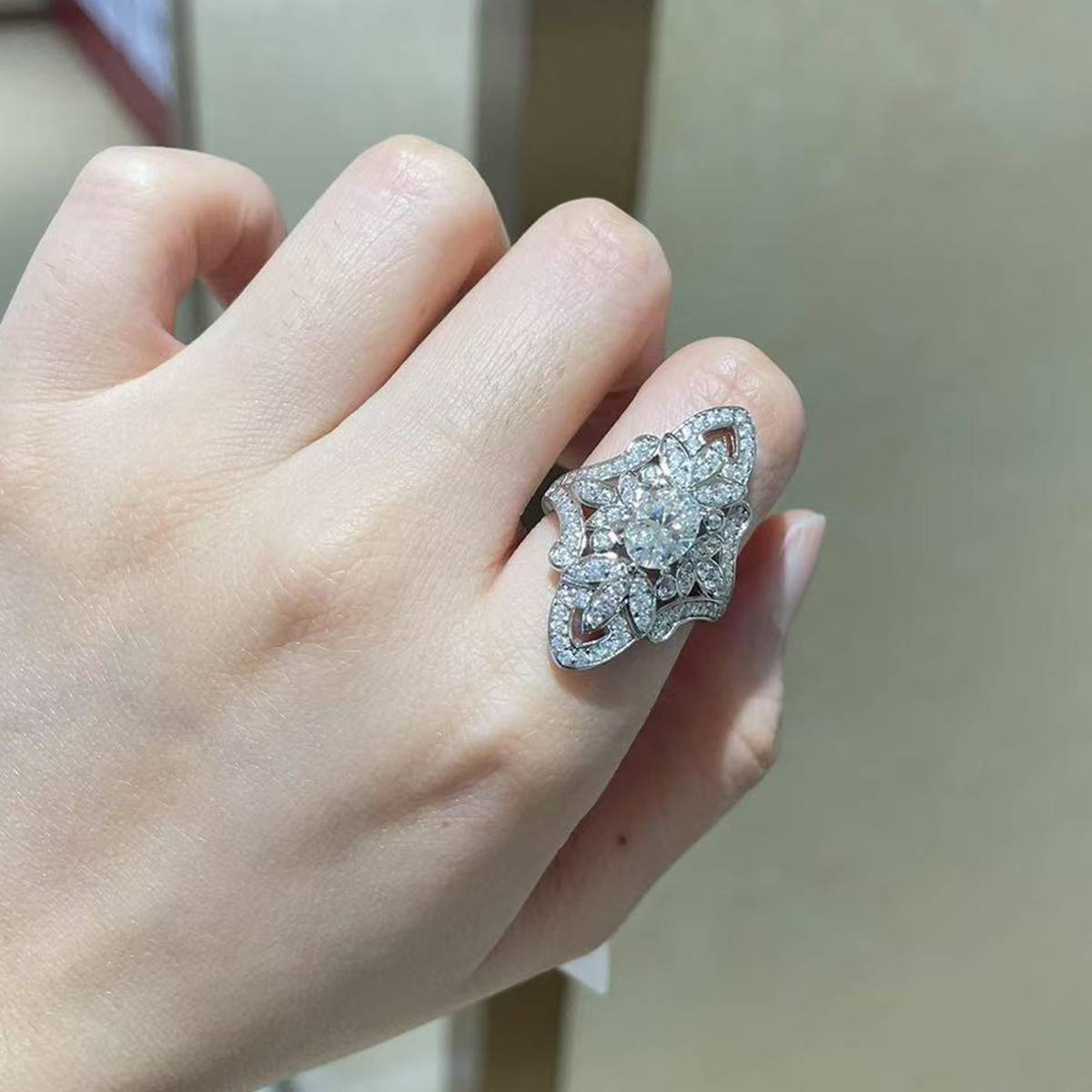 Exaggerated Personalized Flower Women's Ring S925 Silver Plated Platinum Customized Selection Main Stone Moissanite Diamond 1.5ct/Secondary Stone High Carbon Diamond